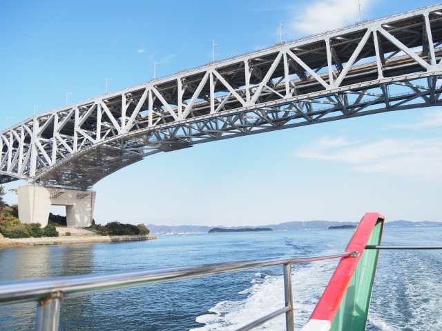 瀬戸大橋周遊観光船で約45分の絶景&快適クルージング!